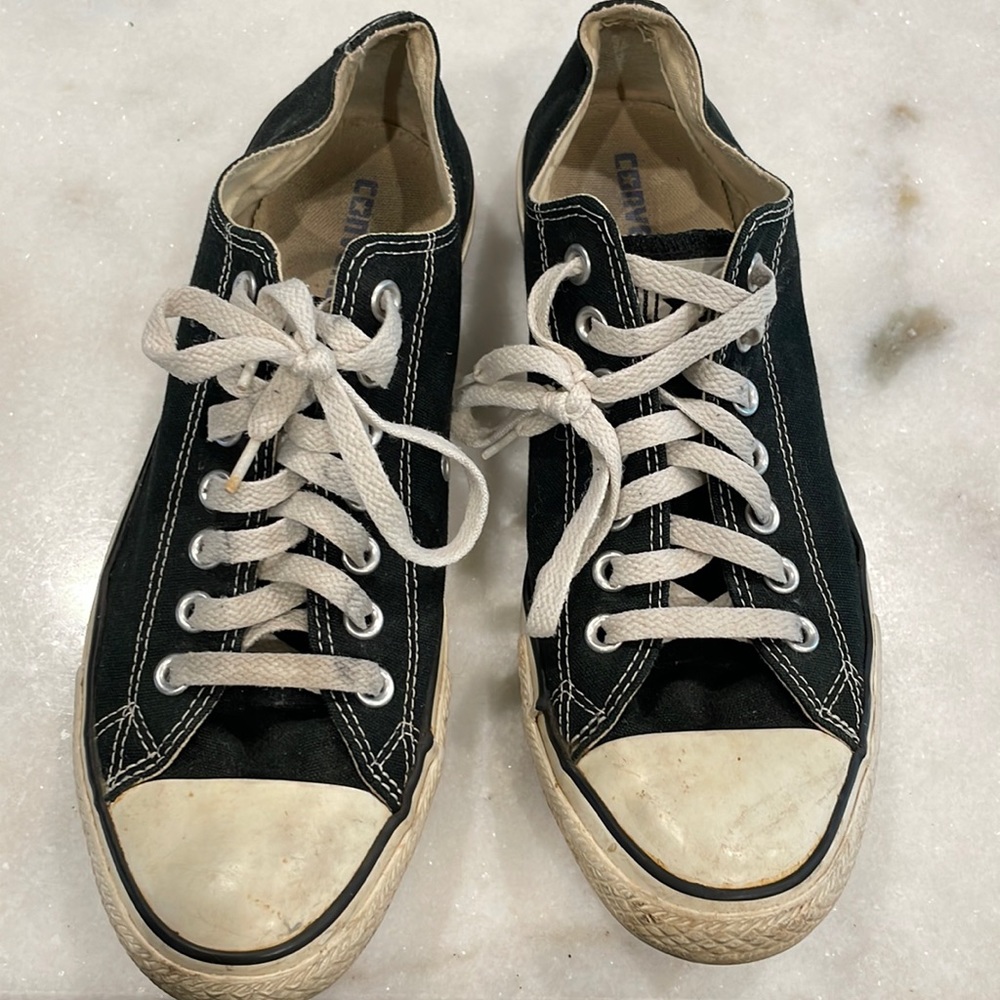 Converse All Stars low top vintage men’s 9 women’s 11 good condition.